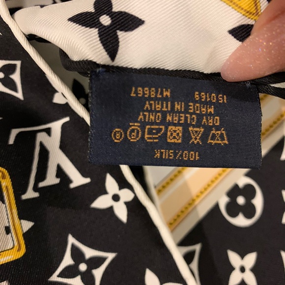 Louis Vuitton original silk scarf - Picture 2 of 6